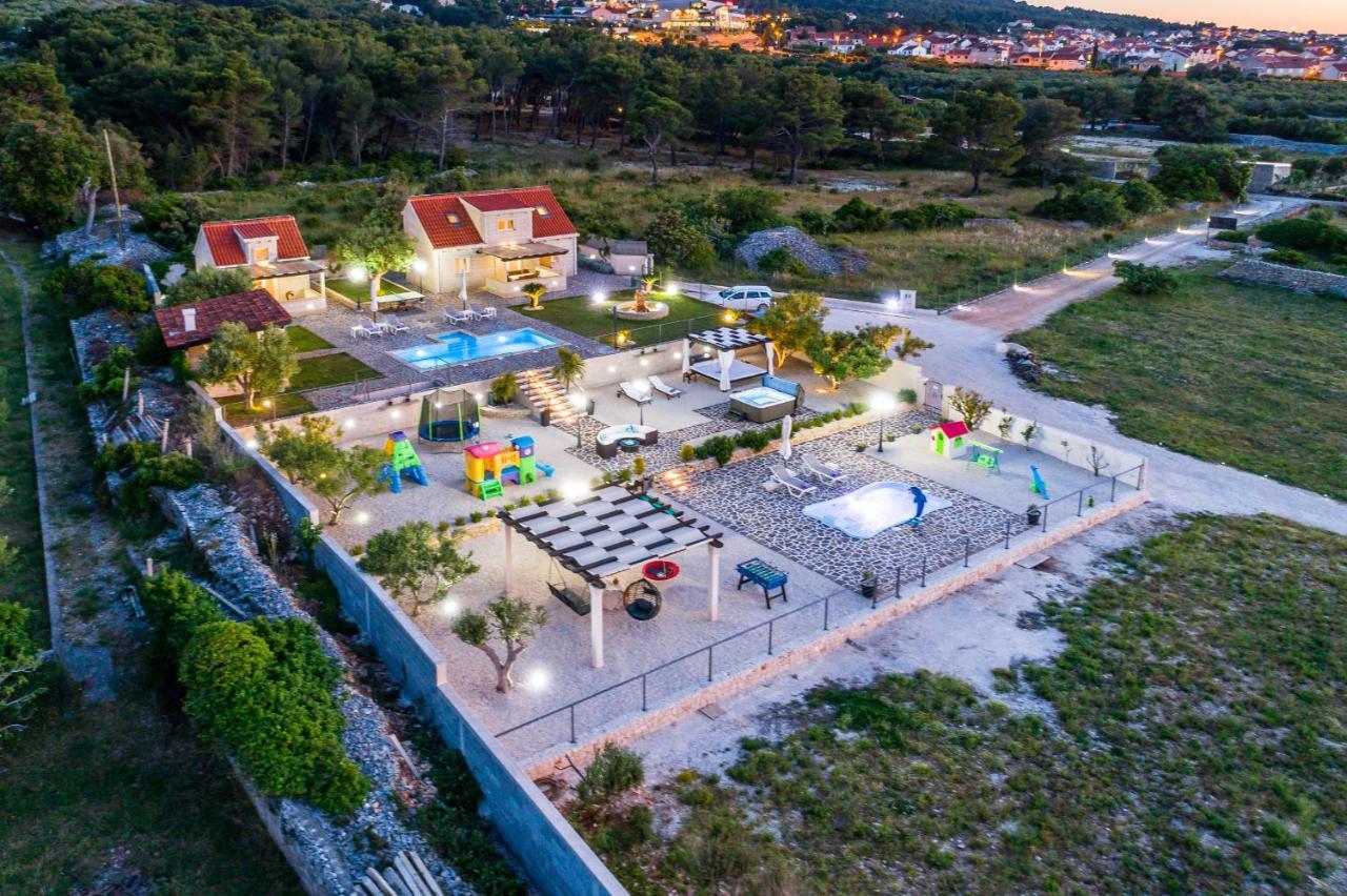 Villa Mis スペタル エクステリア 写真