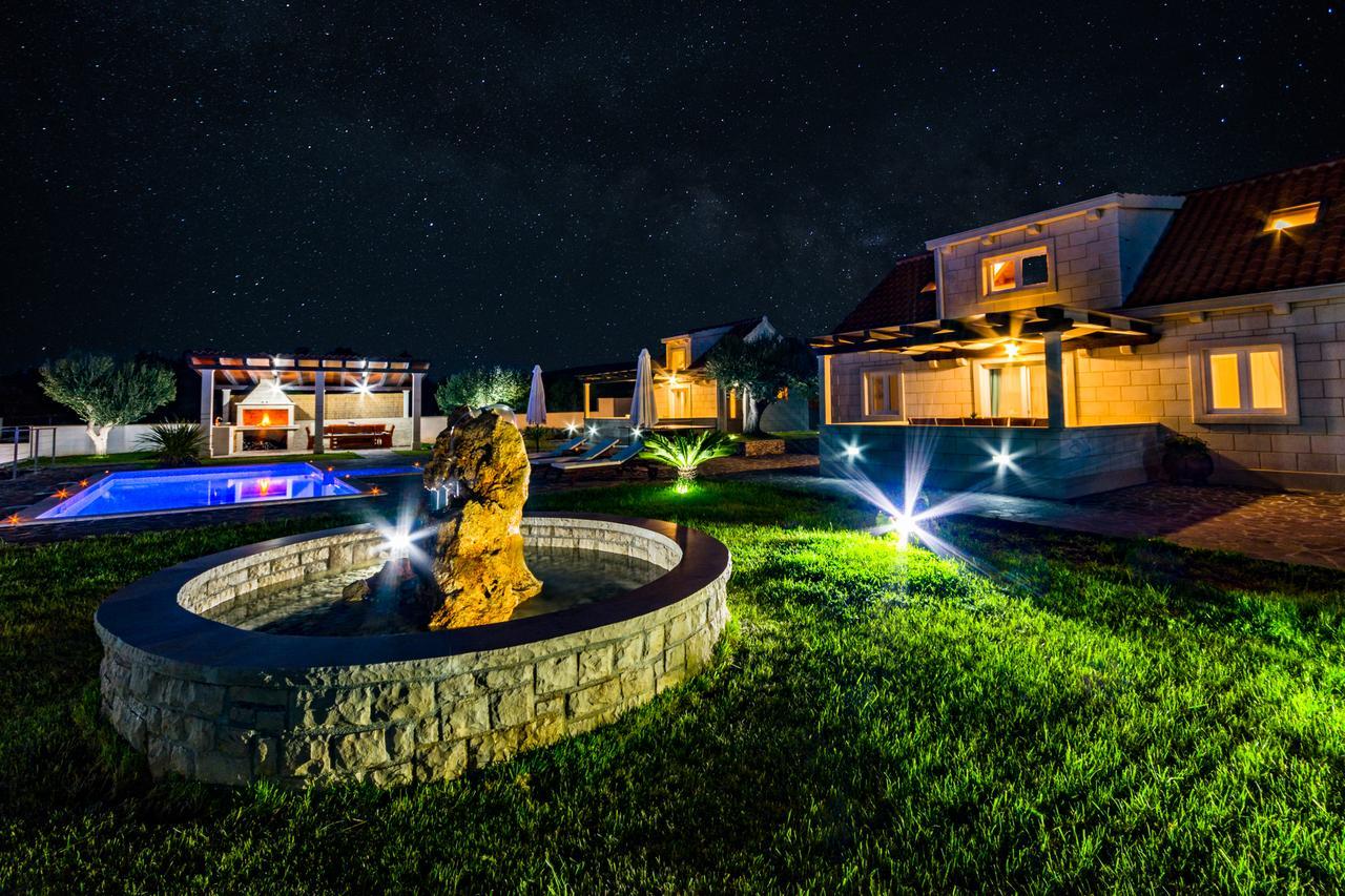 Villa Mis スペタル エクステリア 写真